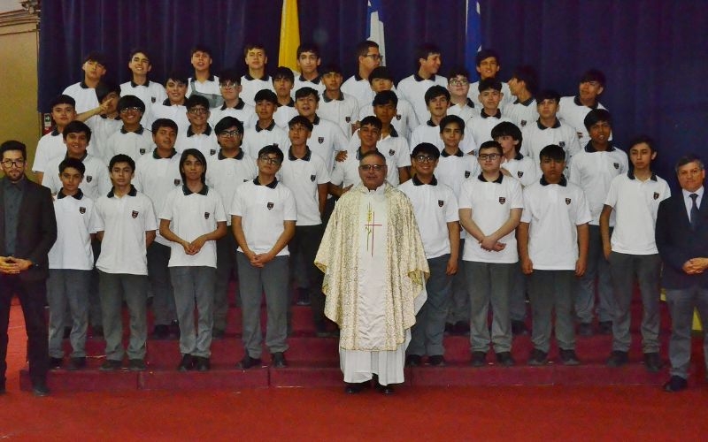 Octavos básicos viven liturgia por término de ciclo escolar