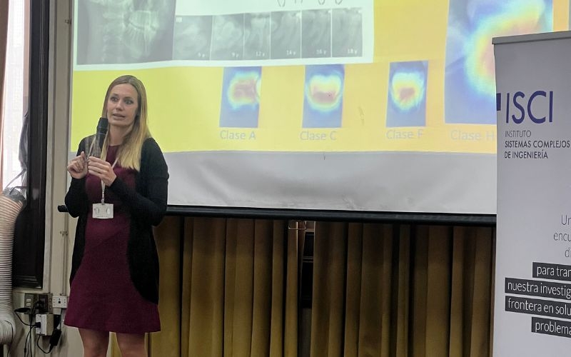 Estudiantes participan de charla sobre inteligencia artificial