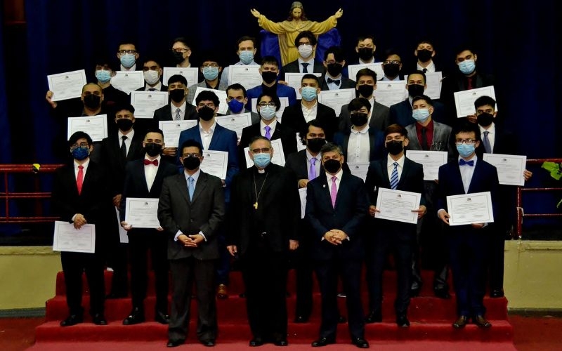 160 jóvenes recibe título Técnico Profesional