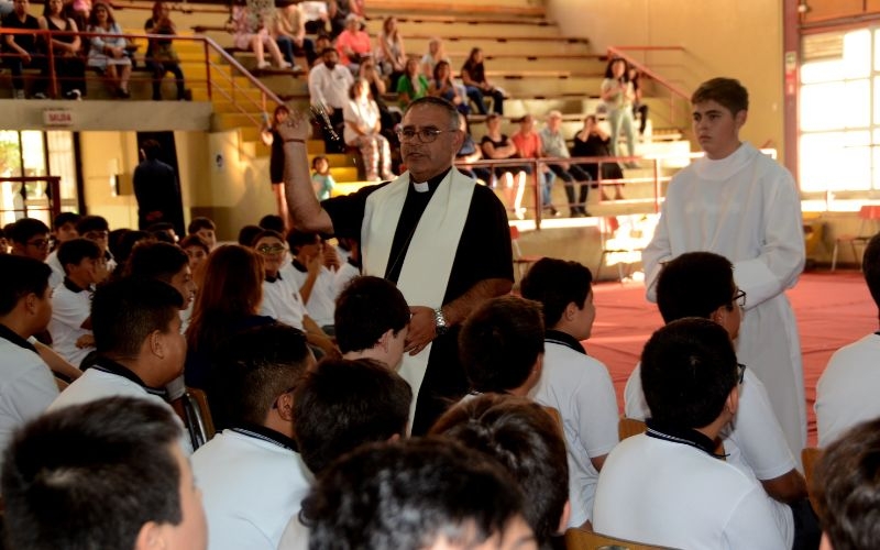 Estudiantes nuevos reciben tradicional bendición