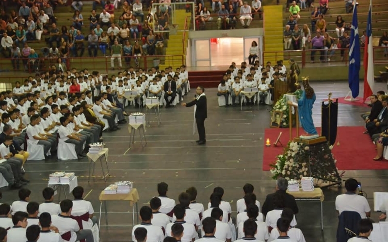 Bendición a estudiantes nuevos