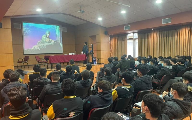 Estudiantes de IV medio participan en charla sobre Servicio Militar
