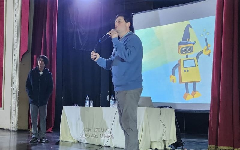 Decano de Facultad de Matemática UC nos visita