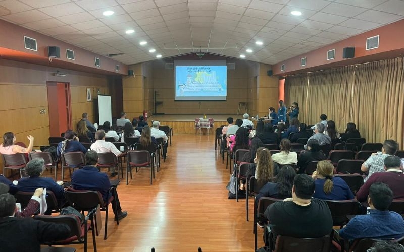 Docentes socializan y validan plan de apoyo a la inclusión escolar