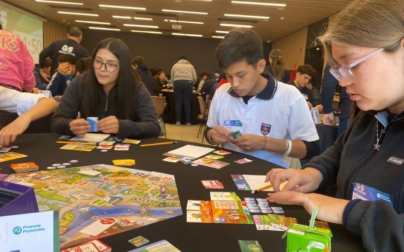 Estudiantes participan de final de Torneo de Educación Financiera