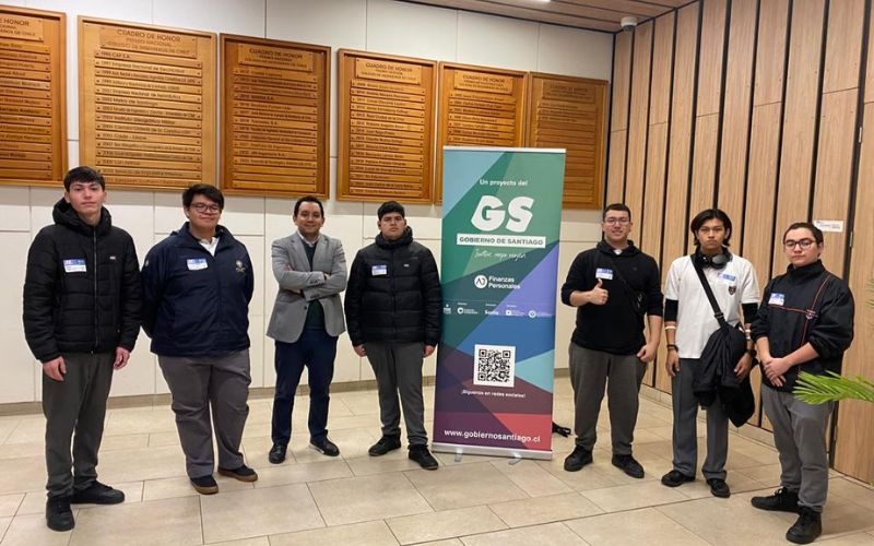 Estudiantes participan en torneo de educación financiera