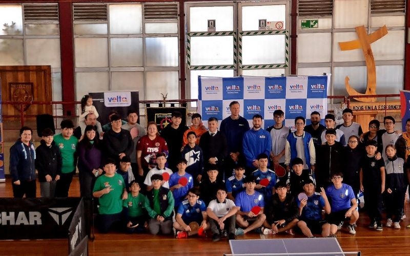 Excampeón mundial Vladimir Samsonov realiza clínica de tenis de mesa en Salesianos Alameda