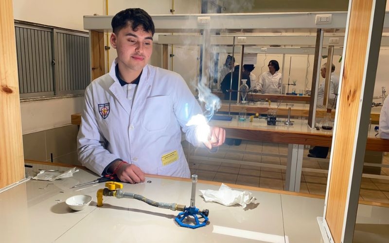 Centro Educativo desarrolla exitosa Feria de especialidades y planes diferenciados