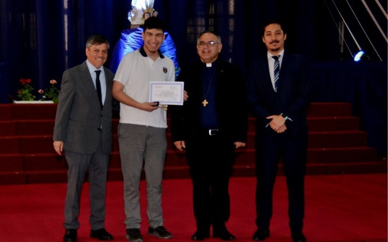 Estudiantes de IV medio reciben licencia de enseñanza media
