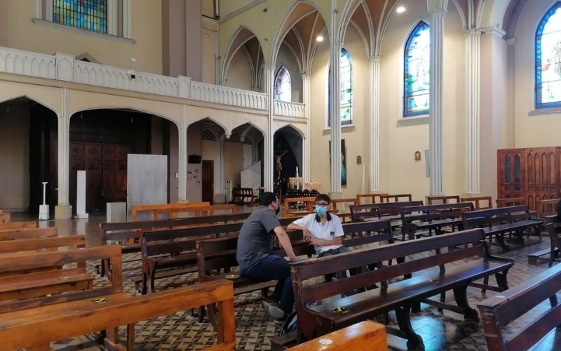 Estudiantes viven sacramento de la confesión