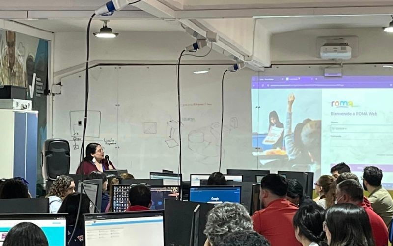 Docentes se perfeccionan en herramientas pedagógicas