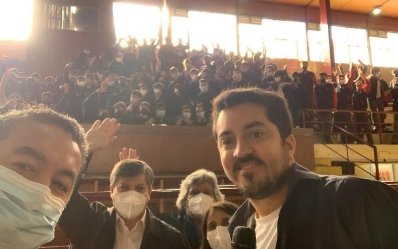 Carlos Grage realiza charla sobre conflictos internacionales