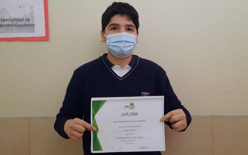 Estudiantes realizan curso en prevención de riesgos