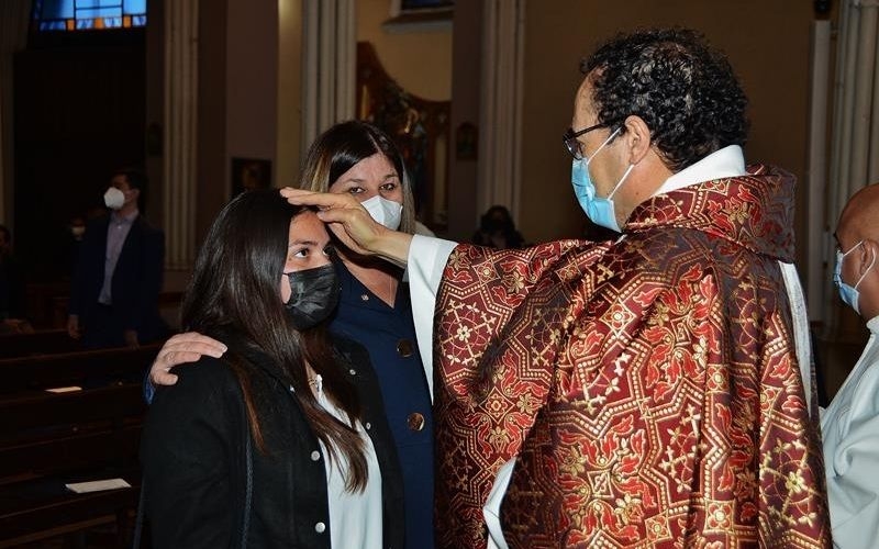 32 jóvenes realizan sacramento de la confirmación