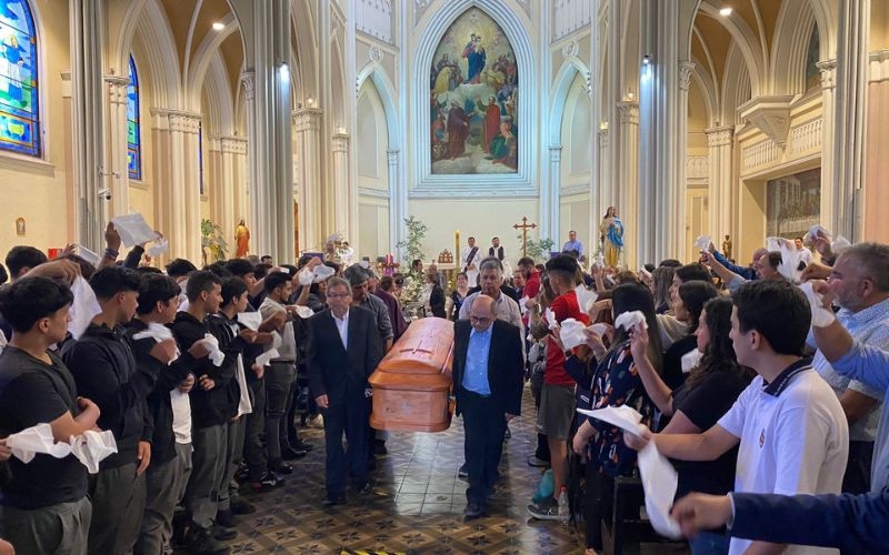 Multitudinaria despedida para la profesora Mónica Canales Q.E.P.D.