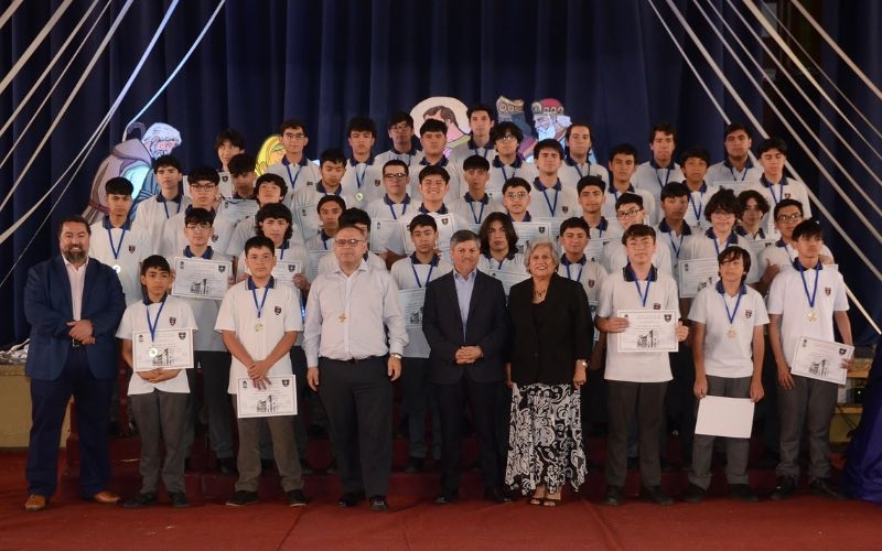 Estudiantes son reconocidos por sus logros escolares del año 2023